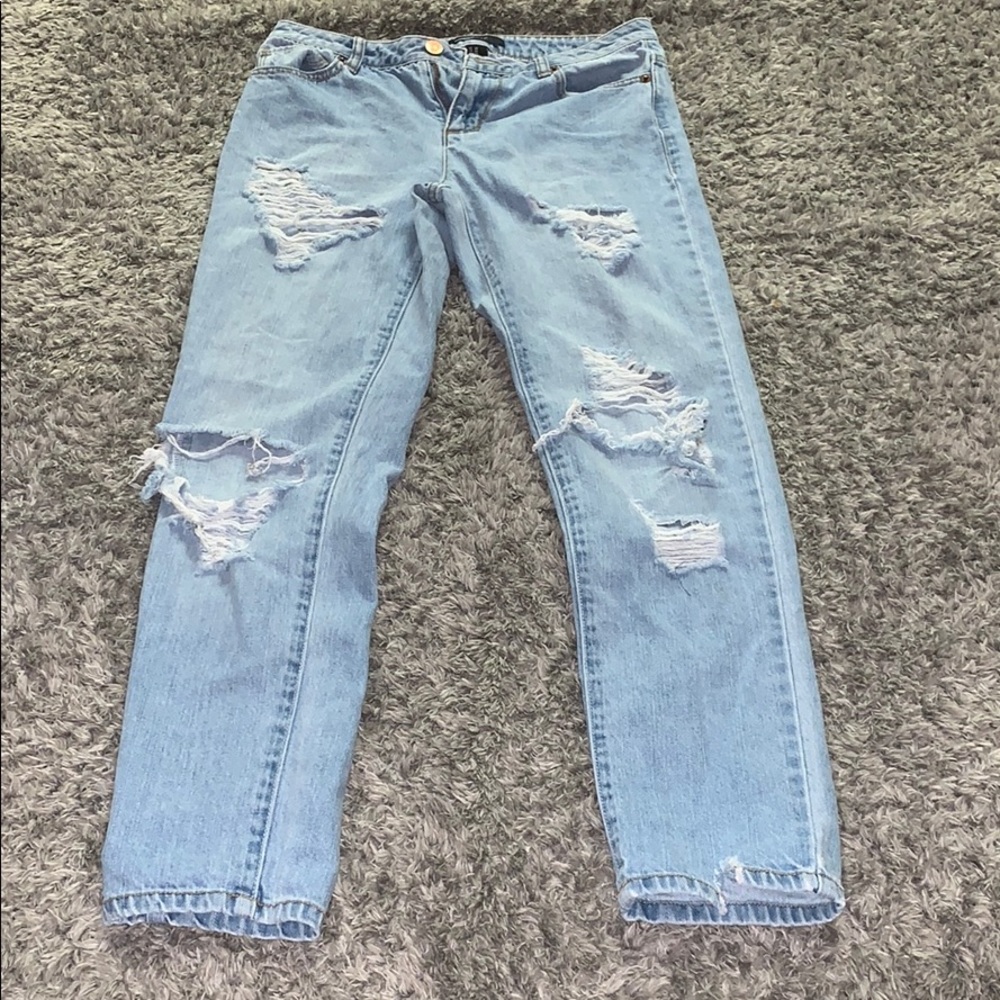 Destroyed boyfriend jeans